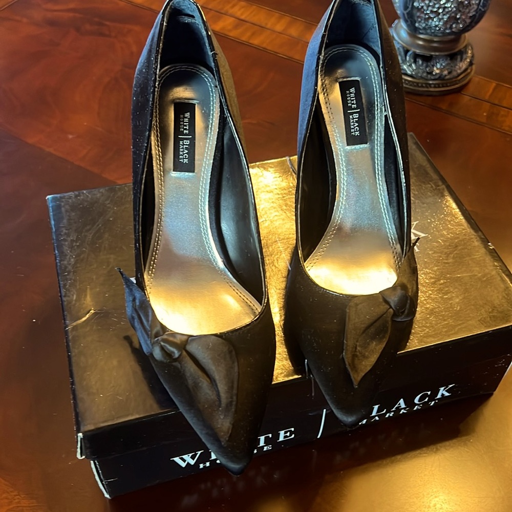 White House Black Market Style Brady size 8
